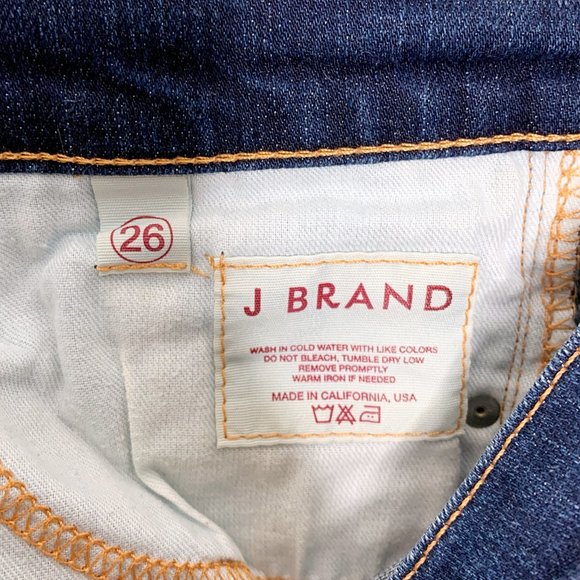 J Brand 935 Low-Rise Cropped Jean in Ink Dark Wash - Picture 4 of 7